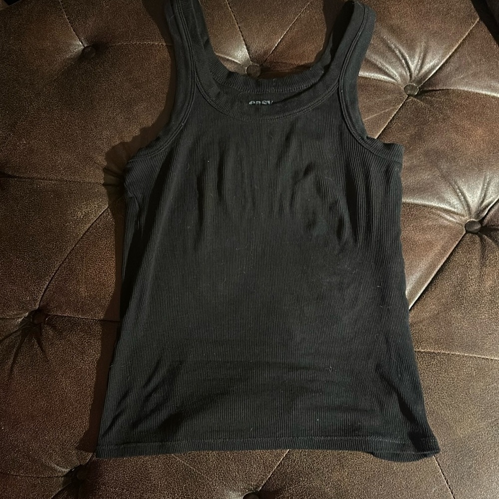 Easy standard small black tank top